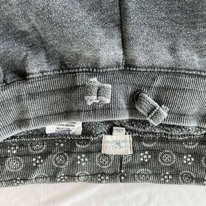 Sweat pants with cuffed bottoms